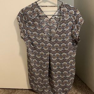 DR2 by danielrainn v-neck, short sleeve shirt Size M